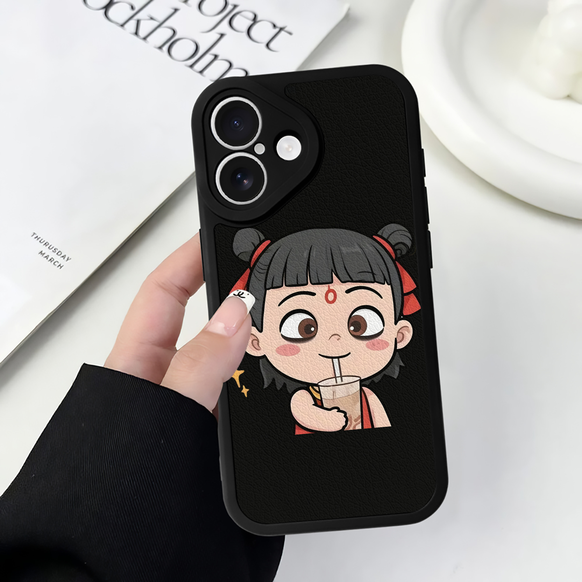 （画像用） Ne Zha 2 ナタ 魔童の大暴れ 【iPhone 16シリーズ対応】シリコンスマホケース（レザー調） 材質：シリコン